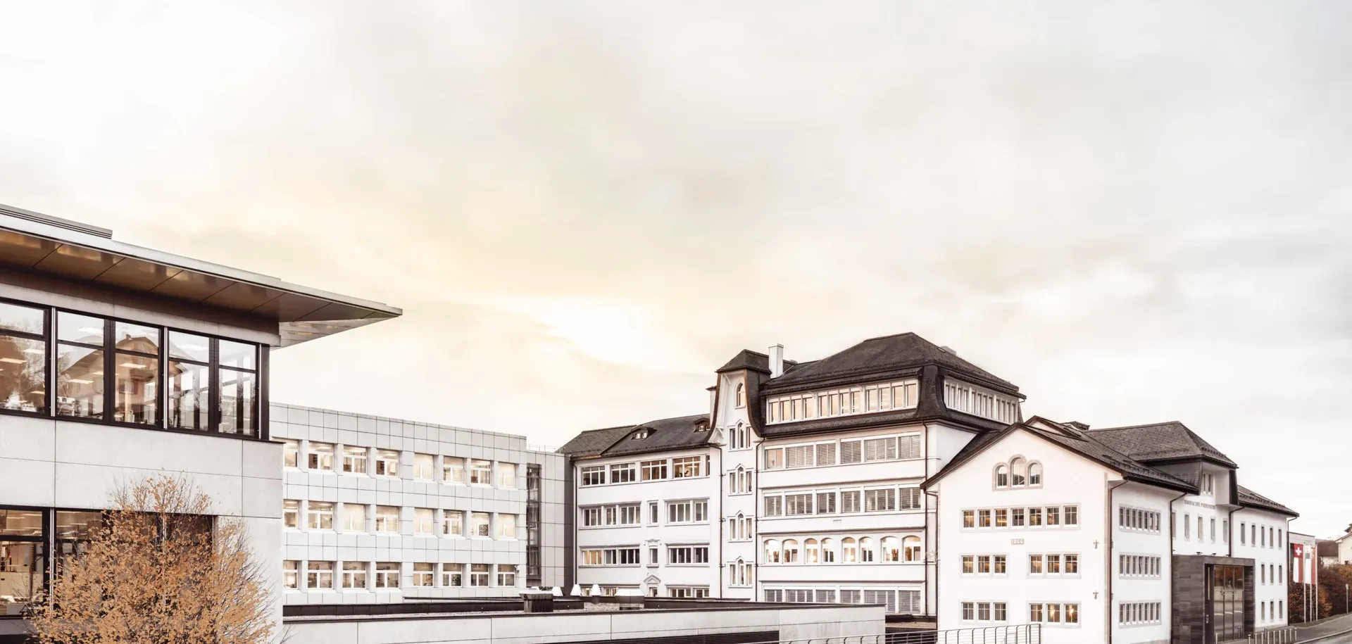 La Manufacture Jaeger-LeCoultre au Sentier, dans la lumière du jour.
